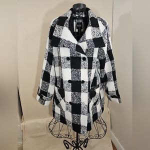 Monroe & Main Vintage Coat Large plaid black and white